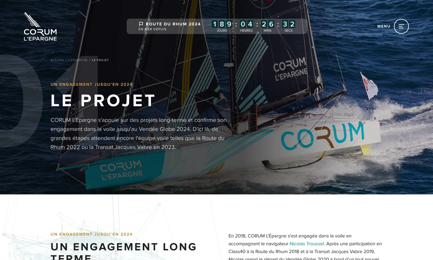 La page projet : l'IMOCA au portant, suivi du texte présentant l'engagement long terme de la marque